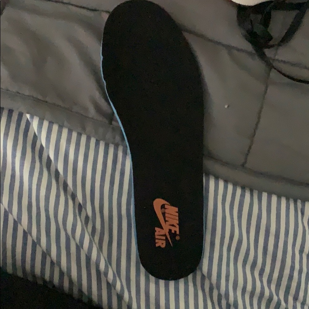 Air Jordan 1 Satin - Picture 7 of 7